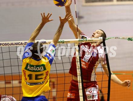 Volleyball. AVL-Halbfinale. SK Posojilnica Aich/Dob gegen hotVolleys. SMUC Tomislav (Aich/Dob), STOJKOVIC Milos(hotVolleys). Prevalje, 1.4.2010
Foto: Kuess 

---
pressefotos, pressefotografie, kuess, qs, qspictures, sport, bild, bilder, bilddatenbank