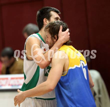 Basketball Bundesliga. Woerthersee Piraten gegen UBC St. Poelten.  Samo Grum, (Piraten), David Jandl  (UBC St. Poelten). Klagenfurt, 3.4.2010.
Foto:  Kuess

---
pressefotos, pressefotografie, kuess, qs, qspictures, sport, bild, bilder, bilddatenbank