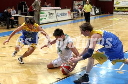 Basketball Bundesliga. Woerthersee Piraten gegen UBC St. Poelten.  Bernhard Weber,  (Piraten), David jandl, Thomas Schreiner (UBC St. Poelten). Klagenfurt, 3.4.2010.
Foto:  Kuess

---
pressefotos, pressefotografie, kuess, qs, qspictures, sport, bild, bilder, bilddatenbank