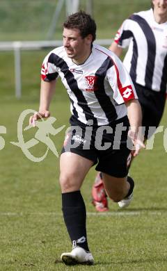 Fussball. Unterliga West. ESV Admira Villach gegen ATUS Noetsch. Eder Lukas (Admira). Villach, 3.4.2010.
Foto: Kuess
---
pressefotos, pressefotografie, kuess, qs, qspictures, sport, bild, bilder, bilddatenbank