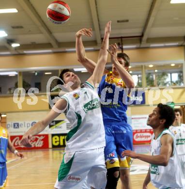 Basketball Bundesliga. Woerthersee Piraten gegen UBC St. Poelten.  Bernhard Weber, (Piraten), Richard Poiger  (UBC St. Poelten). Klagenfurt, 3.4.2010.
Foto:  Kuess

---
pressefotos, pressefotografie, kuess, qs, qspictures, sport, bild, bilder, bilddatenbank