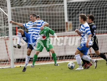 Fussball. Kaerntner Liga. VSV gegen SVG Bleiburg. Djukic Darko, Wernitznig Christopher, (VSV), Pevec Robert, Wriessnig Norbert (Bleiburg).
Villach, 3.4.2010.
Foto: Kuess

---
pressefotos, pressefotografie, kuess, qs, qspictures, sport, bild, bilder, bilddatenbank