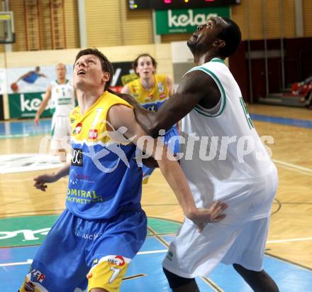 Basketball Bundesliga. Woerthersee Piraten gegen UBC St. Poelten.   Phil McCandies,  (Piraten),  Martin Speiser (UBC St. Poelten). Klagenfurt, 3.4.2010.
Foto:  Kuess

---
pressefotos, pressefotografie, kuess, qs, qspictures, sport, bild, bilder, bilddatenbank