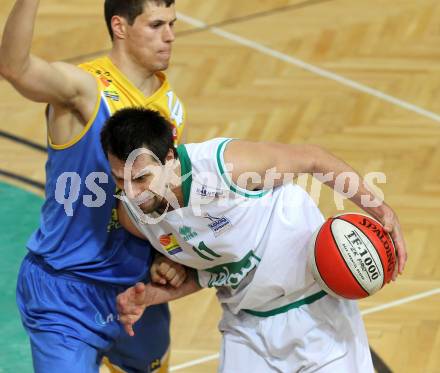 Basketball Bundesliga. Woerthersee Piraten gegen UBC St. Poelten.  Samo Grum,  (Piraten), Andreas Worenz (UBC St. Poelten). Klagenfurt, 3.4.2010.
Foto:  Kuess

---
pressefotos, pressefotografie, kuess, qs, qspictures, sport, bild, bilder, bilddatenbank