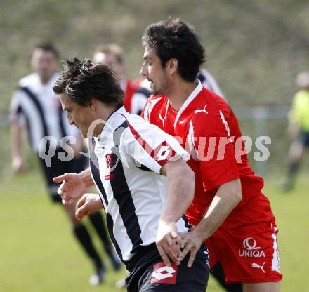 Fussball. Unterliga West. ESV Admira Villach gegen ATUS Noetsch. Pinter Manuel (Admira), Jost Vasco (Noetsch). Villach, 3.4.2010.
Foto: Kuess

---
pressefotos, pressefotografie, kuess, qs, qspictures, sport, bild, bilder, bilddatenbank