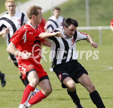 Fussball. Unterliga West. ESV Admira Villach gegen ATUS Noetsch. Loitsch Andreas (Admira), Bachlechner Markus (Noetsch). Villach, 3.4.2010.
Foto: Kuess

---
pressefotos, pressefotografie, kuess, qs, qspictures, sport, bild, bilder, bilddatenbank