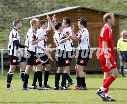 Fussball. Unterliga West. ESV Admira Villach gegen ATUS Noetsch. Torjubel (Admira). Villach, 3.4.2010.
Foto: Kuess

---
pressefotos, pressefotografie, kuess, qs, qspictures, sport, bild, bilder, bilddatenbank