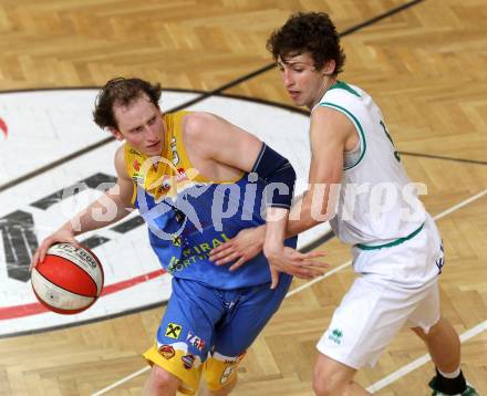 Basketball Bundesliga. Woerthersee Piraten gegen UBC St. Poelten.  Sebastian Schaal,  (Piraten), Thomas Schreiner (UBC St. Poelten). Klagenfurt, 3.4.2010.
Foto:  Kuess

---
pressefotos, pressefotografie, kuess, qs, qspictures, sport, bild, bilder, bilddatenbank