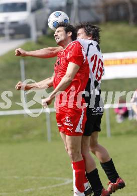 Fussball. Unterliga West. ESV Admira Villach gegen ATUS Noetsch. Pinter Manuel (Admira), Jost Vasco (Noetsch). Villach, 3.4.2010.
Foto: Kuess

---
pressefotos, pressefotografie, kuess, qs, qspictures, sport, bild, bilder, bilddatenbank