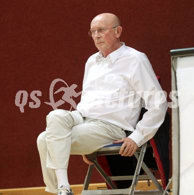 Basketball Bundesliga. Woerthersee Piraten gegen UBC St. Poelten.   Trainer Hubert Schreiner (UBC St. Poelten). Klagenfurt, 3.4.2010.
Foto:  Kuess

---
pressefotos, pressefotografie, kuess, qs, qspictures, sport, bild, bilder, bilddatenbank