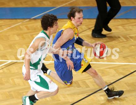 Basketball Bundesliga. Woerthersee Piraten gegen UBC St. Poelten.  Sebastian Schaal,  (Piraten), Thomas Schreiner (UBC St. Poelten). Klagenfurt, 3.4.2010.
Foto:  Kuess

---
pressefotos, pressefotografie, kuess, qs, qspictures, sport, bild, bilder, bilddatenbank