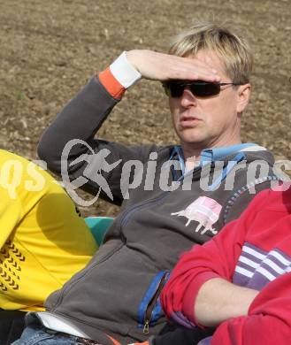 Fussball 1. Klasse C. SC Ulrichsberg gegen SGA Sirnitz. Trainer Paul Fischer (Sirnitz). St. Peter am Bichl, am 3.4.2010.
Foto: Kuess
---
pressefotos, pressefotografie, kuess, qs, qspictures, sport, bild, bilder, bilddatenbank