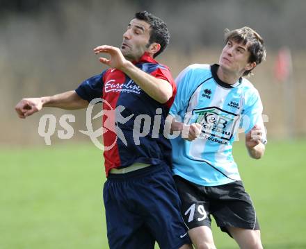 Fussball 1. Klasse C. SC Ulrichsberg gegen SGA Sirnitz. Ramazan Guerkan (Ulrichsberg), Christian Rumpold (Sirnitz). St. Peter am Bichl, am 3.4.2010.
Foto: Kuess
---
pressefotos, pressefotografie, kuess, qs, qspictures, sport, bild, bilder, bilddatenbank