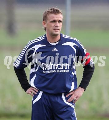 Fussball Unterliga Ost. ASKOE Woelfnitz gegen ASKOE Koettmannsdorf. Michael Geyer (Woelfnitz). Woelfnitz, am 3.4.2010.
Foto: Kuess
---
pressefotos, pressefotografie, kuess, qs, qspictures, sport, bild, bilder, bilddatenbank