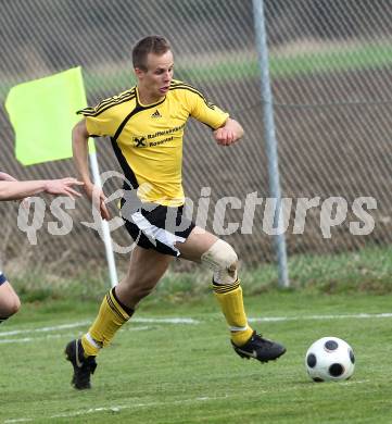 Fussball Unterliga Ost. ASKOE Woelfnitz gegen ASKOE Koettmannsdorf. Gabor Ferenczi (Koettmannsdorf). Woelfnitz, am 3.4.2010.
Foto: Kuess
---
pressefotos, pressefotografie, kuess, qs, qspictures, sport, bild, bilder, bilddatenbank