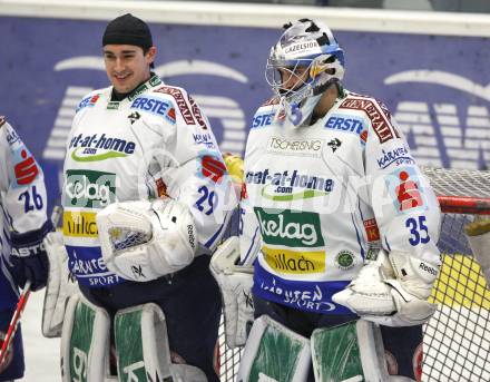 EBEL. Eishockey Bundesliga. EC Pasut VSV gegen Graz 99ers. Bernhard Starkbaum, Gert Prohaska (VSV). Villach, am 15.1.2010.
Foto: Kuess 


---
pressefotos, pressefotografie, kuess, qs, qspictures, sport, bild, bilder, bilddatenbank