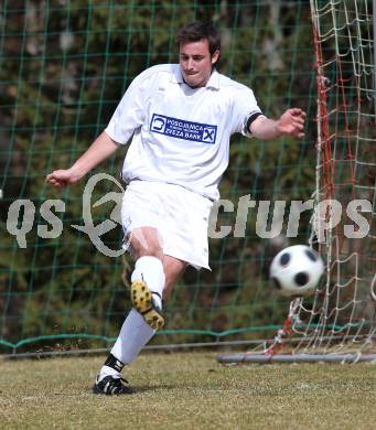 Fussball 1. Klasse D. DSG Sele/Zell gegen SC Globasnitz. Michael Lince (Globasnitz). Zell Pfarre, am 28.3.2010.
Foto: Kuess
---
pressefotos, pressefotografie, kuess, qs, qspictures, sport, bild, bilder, bilddatenbank