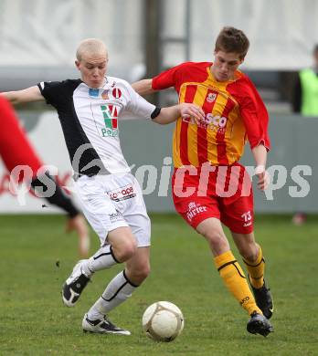 Fussball. Kaerntner Liga. ATSV Wolfsberg gegen SK St. Andrae/Lavanttal 1b.  Thomas Heine (Wolfsberg), MarcelMaximilian Stoni (St. Andrae). Wolfsberg, 5.4.2010.
Foto: Kuess
---
pressefotos, pressefotografie, kuess, qs, qspictures, sport, bild, bilder, bilddatenbank