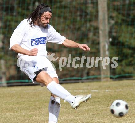 Fussball 1. Klasse D. DSG Sele/Zell gegen SC Globasnitz. Igor Woschitz (Globasnitz). Zell Pfarre, am 28.3.2010.
Foto: Kuess
---
pressefotos, pressefotografie, kuess, qs, qspictures, sport, bild, bilder, bilddatenbank