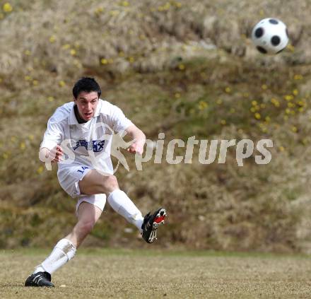 Fussball 1. Klasse D. DSG Sele/Zell gegen SC Globasnitz. Peter Kowatsch (Globasnitz). Zell Pfarre, am 28.3.2010.
Foto: Kuess
---
pressefotos, pressefotografie, kuess, qs, qspictures, sport, bild, bilder, bilddatenbank