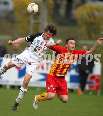 Fussball. Kaerntner Liga. ATSV Wolfsberg gegen SK St. Andrae/Lavanttal 1b.  Alexander Kirisits (Wolfsberg), Alexander Friedl-Pichler (St. Andrae). Wolfsberg, 5.4.2010.
Foto: Kuess
---
pressefotos, pressefotografie, kuess, qs, qspictures, sport, bild, bilder, bilddatenbank