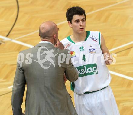 Basketball Bundesliga. Woerthersee Piraten gegen UBC St. Poelten. Trainer Nenad Videka, Martin Breithuber  (Piraten). Klagenfurt, 3.4.2010.
Foto:  Kuess

---
pressefotos, pressefotografie, kuess, qs, qspictures, sport, bild, bilder, bilddatenbank