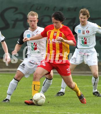 Fussball. Kaerntner Liga. ATSV Wolfsberg gegen SK St. Andrae/Lavanttal 1b.  Stelzl Patrick (Wolfsberg), Graessl Markus (St. Andrae). Wolfsberg, 5.4.2010.
Foto: Kuess
---
pressefotos, pressefotografie, kuess, qs, qspictures, sport, bild, bilder, bilddatenbank