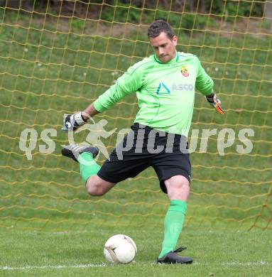 Fussball. Kaerntner Liga. ATSV Wolfsberg gegen SK St. Andrae/Lavanttal 1b. Christian Kleibner (Wolfsberg). Wolfsberg, 5.4.2010.
Foto: Kuess
---
pressefotos, pressefotografie, kuess, qs, qspictures, sport, bild, bilder, bilddatenbank