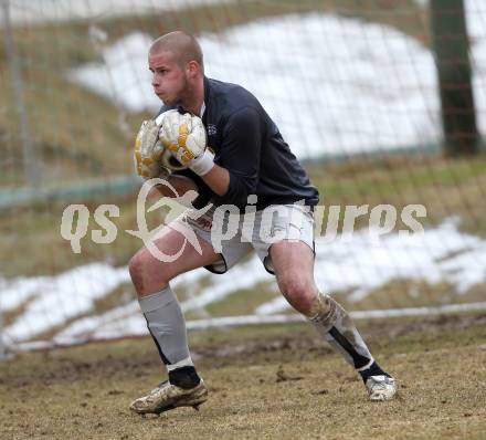 Fussball 1. Klasse D. DSG Sele/Zell gegen SC Globasnitz. Philipp Rakuschek (Zell). Zell Pfarre, am 28.3.2010.
Foto: Kuess
---
pressefotos, pressefotografie, kuess, qs, qspictures, sport, bild, bilder, bilddatenbank