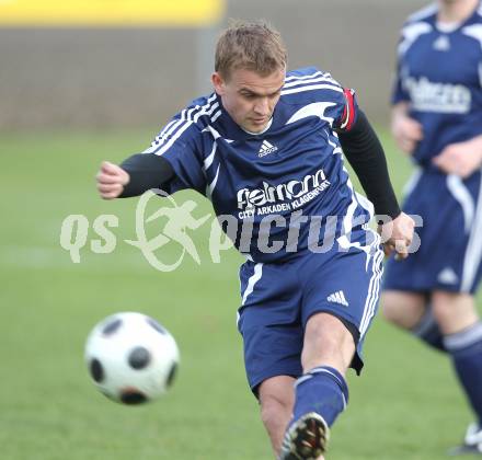 Fussball Unterliga Ost. ASKOE Woelfnitz gegen ASKOE Koettmannsdorf. Michael Geyer (Woelfnitz). Woelfnitz, am 3.4.2010.
Foto: Kuess
---
pressefotos, pressefotografie, kuess, qs, qspictures, sport, bild, bilder, bilddatenbank