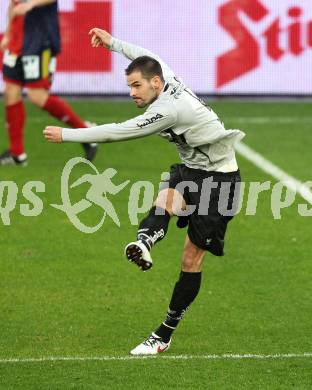 Fussball. OEFB Stiegl Cup. SK Austria Kelag Kaernten  gegen Rapid Wien. Oliver Pusztai (Austria Kaernten). Klagenfurt, 31.3.2010. 
Foto: Kuess

---
pressefotos, pressefotografie, kuess, qs, qspictures, sport, bild, bilder, bilddatenbank