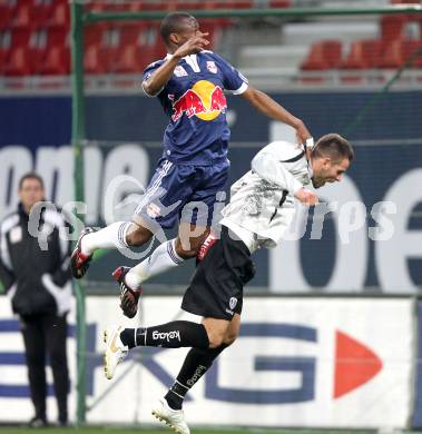 Fussball. Bundesliga. SK Austria Kelag Kaernten  gegen Red Bull Salzburg. Oliver Puszztai, (Austria Kaernten), Rabiu Afolabi (Salzburg). Klagenfurt, 10.4.2010. 
Foto: Kuess

---
pressefotos, pressefotografie, kuess, qs, qspictures, sport, bild, bilder, bilddatenbank