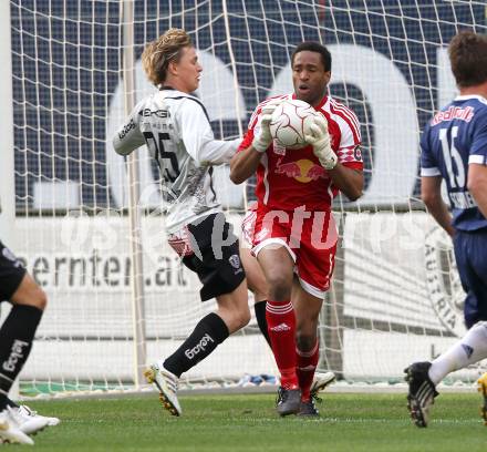 Fussball. Bundesliga. SK Austria Kelag Kaernten  gegen Red Bull Salzburg. Stefan Hierlaender, (Austria Kaernten), Edward Gustafsson (Salzburg). Klagenfurt, 10.4.2010. 
Foto: Kuess

---
pressefotos, pressefotografie, kuess, qs, qspictures, sport, bild, bilder, bilddatenbank