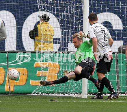 Fussball. Bundesliga. SK Austria Kelag Kaernten  gegen Red Bull Salzburg. Andreas Schranz, (Austria Kaernten), Marco Salvatore (Salzburg). Klagenfurt, 10.4.2010. 
Foto: Kuess

---
pressefotos, pressefotografie, kuess, qs, qspictures, sport, bild, bilder, bilddatenbank