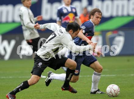 Fussball. Bundesliga. SK Austria Kelag Kaernten  gegen Red Bull Salzburg. Leonhard Kaufmann, (Austria Kaernten), Andreas Ulmer (Salzburg). Klagenfurt, 10.4.2010. 
Foto: Kuess

---
pressefotos, pressefotografie, kuess, qs, qspictures, sport, bild, bilder, bilddatenbank