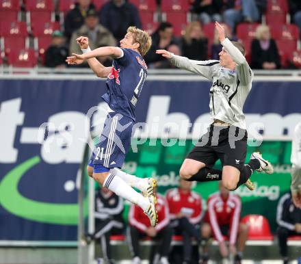 Fussball. Bundesliga. SK Austria Kelag Kaernten  gegen Red Bull Salzburg. Daniel Gramann, (Austria Kaernten), Marc Janko (Salzburg). Klagenfurt, 10.4.2010. 
Foto: Kuess

---
pressefotos, pressefotografie, kuess, qs, qspictures, sport, bild, bilder, bilddatenbank