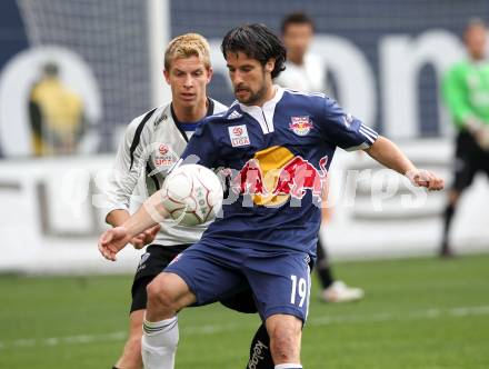 Fussball. Bundesliga. SK Austria Kelag Kaernten  gegen Red Bull Salzburg. Thomas Hinum,  (Austria Kaernten), Simon Cziommer(Salzburg). Klagenfurt, 10.4.2010. 
Foto: Kuess

---
pressefotos, pressefotografie, kuess, qs, qspictures, sport, bild, bilder, bilddatenbank
