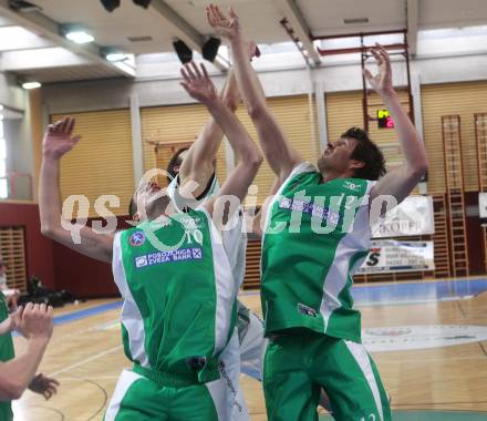 Basketball. 2. Bundesliga. Final Four. KOS KLagenfurt gegen Dornbirn. Matic Ribic, Selmir Husanovic (KOS). Klagenfurt, am 11.4.2010.
Foto: Kuess
---
pressefotos, pressefotografie, kuess, qs, qspictures, sport, bild, bilder, bilddatenbank