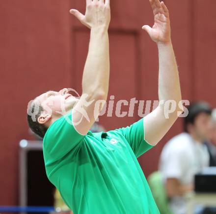 Basketball. 2. Bundesliga. Final Four. KOS KLagenfurt gegen Dornbirn. Ttrainer Matic Vidic (KOS). Klagenfurt, am 11.4.2010.
Foto: Kuess
---
pressefotos, pressefotografie, kuess, qs, qspictures, sport, bild, bilder, bilddatenbank