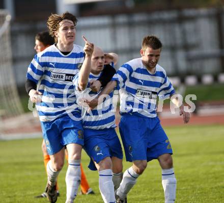 Fussball. Kaerntner Liga. VSV gegen SV Spittal/Drau. Torjubel Banic Luka, Barrazutti Daniel, Stresch Stefan (VSV). Villach am 17.4.2010
Foto: Kuess
---
pressefotos, pressefotografie, kuess, qs, qspictures, sport, bild, bilder, bilddatenbank