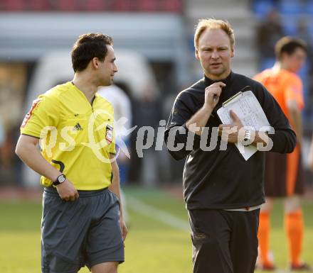 Fussball. Kaerntner Liga. VSV gegen SV Spittal/Drau. Trainer Wallner Wolfgang (VSV) Schiedsrichter Trampusch Daniel. Villach am 17.4.2010
Foto: Kuess
---
pressefotos, pressefotografie, kuess, qs, qspictures, sport, bild, bilder, bilddatenbank