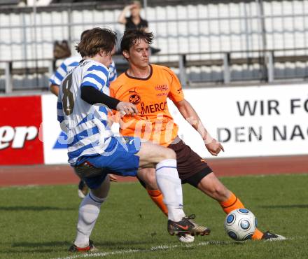 Fussball. Kaerntner Liga. VSV gegen SV Spittal/Drau. Banic Luka (VSV), Simic Zeljko (Spittal). Villach, 17.4.2010. 
Foto: Kuess

---
pressefotos, pressefotografie, kuess, qs, qspictures, sport, bild, bilder, bilddatenbank