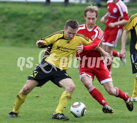 Fussball Unterliga Ost. SV Ludmannsdorf gegen ASKOE Koettmannsdorf. Christian Glantschnig (Ludmannsdorf), Michael Pesjak(Koettmannsdorf). Ludmannsdorf, am 18.4.2010.
Foto: Kuess
---
pressefotos, pressefotografie, kuess, qs, qspictures, sport, bild, bilder, bilddatenbank