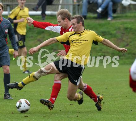 Fussball Unterliga Ost. SV Ludmannsdorf gegen ASKOE Koettmannsdorf. Christian Glantschnig (Ludmannsdorf), Gabor Ferenczi (Koettmannsdorf). Ludmannsdorf, am 18.4.2010.
Foto: Kuess
---
pressefotos, pressefotografie, kuess, qs, qspictures, sport, bild, bilder, bilddatenbank