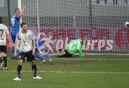 Fussball OEFB Stiegl Cup. SK Austria Kaernten gegen SC Magna Wr. Neustadt.  Jubel (Wr. Neustadt). Klagenfurt, am 20.4.2010.
Foto: Kuess
---
pressefotos, pressefotografie, kuess, qs, qspictures, sport, bild, bilder, bilddatenbank