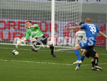 Fussball OEFB Stiegl Cup. SK Austria Kaernten gegen SC Magna Wr. Neustadt. Andreas Schranz, Luka Elsner (Kaernten), Patrick Wolf  (Wr. Neustadt). Klagenfurt, am 20.4.2010.
Foto: Kuess
---
pressefotos, pressefotografie, kuess, qs, qspictures, sport, bild, bilder, bilddatenbank