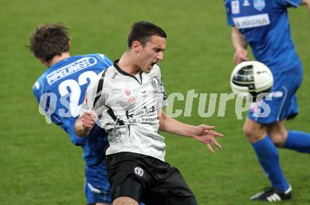 Fussball OEFB Stiegl Cup. SK Austria Kaernten gegen SC Magna Wr. Neustadt. Markus Pink (Kaernten), Mario Reiter  (Wr. Neustadt). Klagenfurt, am 20.4.2010.
Foto: Kuess
---
pressefotos, pressefotografie, kuess, qs, qspictures, sport, bild, bilder, bilddatenbank