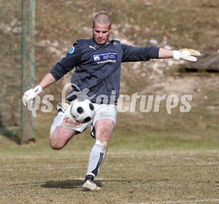 Fussball 1. Klasse D. DSG Sele/Zell gegen SC Globasnitz. Philipp Rakuschek (Zell). Zell Pfarre, am 28.3.2010.
Foto: Kuess
---
pressefotos, pressefotografie, kuess, qs, qspictures, sport, bild, bilder, bilddatenbank