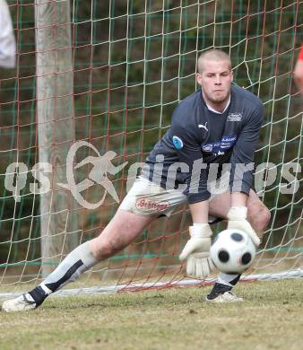 Fussball 1. Klasse D. DSG Sele/Zell gegen SC Globasnitz. Philipp Rakuschek (Zell). Zell Pfarre, am 28.3.2010.
Foto: Kuess
---
pressefotos, pressefotografie, kuess, qs, qspictures, sport, bild, bilder, bilddatenbank