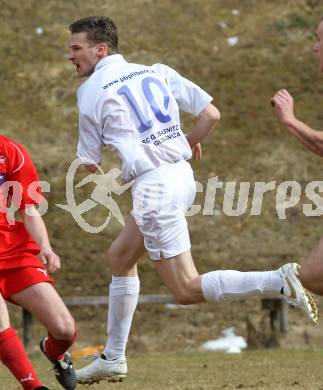 Fussball 1. Klasse D. DSG Sele/Zell gegen SC Globasnitz. Gerald Woelbl (Globasnitz). Zell Pfarre, am 28.3.2010.
Foto: Kuess
---
pressefotos, pressefotografie, kuess, qs, qspictures, sport, bild, bilder, bilddatenbank